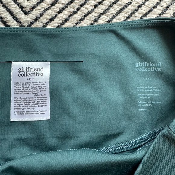 Girlfriend collective exercise shorts - Picture 3 of 3